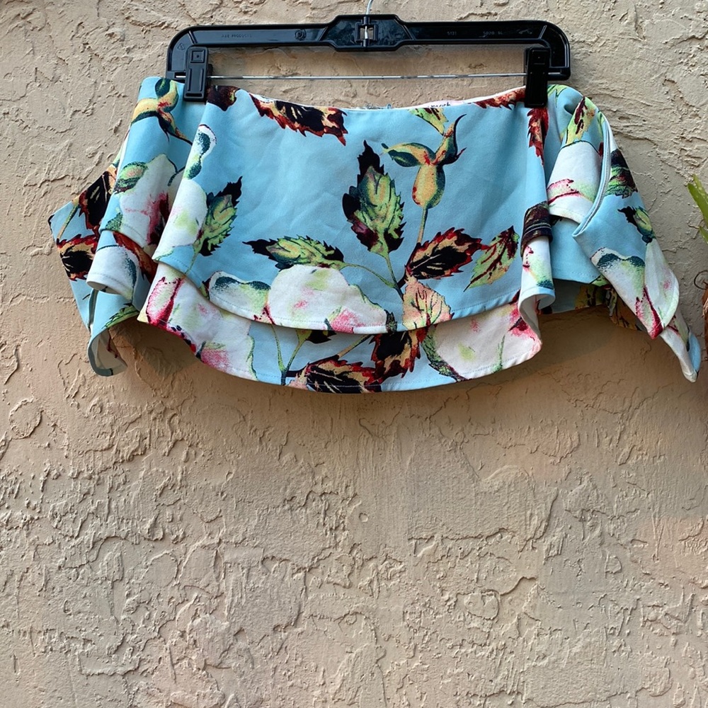 BNWOT A Peach Gorgeous Floral Off Shoulder Sleeve Top